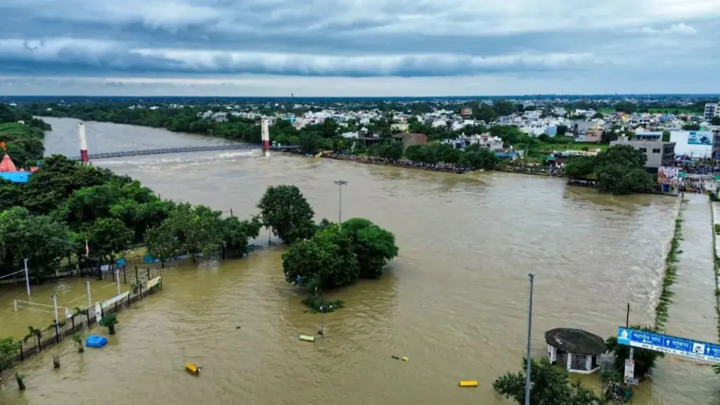 raipur kharun river