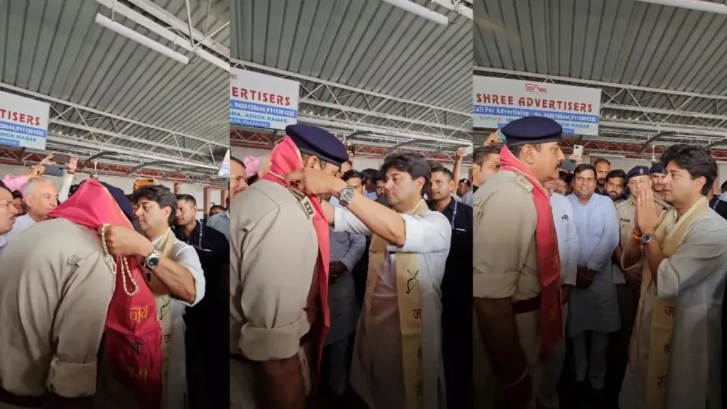 Union Minister Jyotiraditya Scindia honored ASI Virendra Tiwari Shivpuri railway station