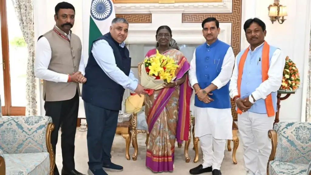 Ministers Tokhan Sahu and Rajesh Agrawal met the President.