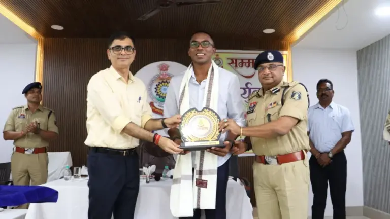 देश के सबसे तेज धावक अनिमेष कुजूर का सरगुजा पुलिस ने किया सम्मान, 100 मीटर में 10.14 सेकंड का है सर्वश्रेष्ठ समय