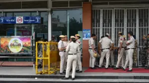 Delhi Metro rail Corporation Traffic Police Advisory