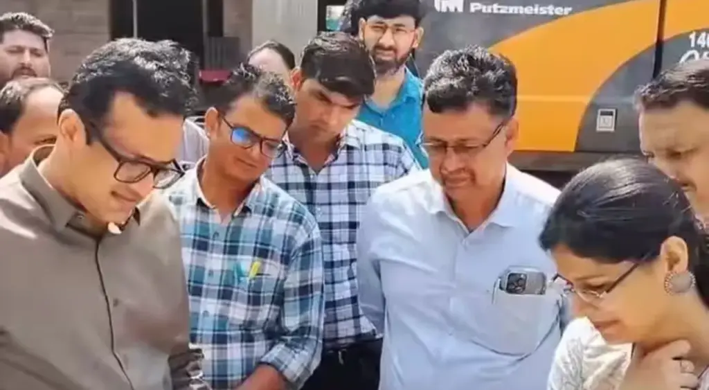Ratlam Collector furious