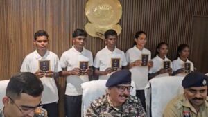 Six Hardcore Maoists Carrying 35 Lakh Bounty Surrender in Chhattisgarh