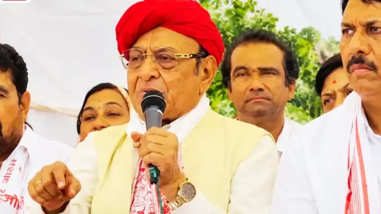 ‘ऊंची जाति वाले गंदगी उठाएं तो 50,000 रुपए दूंगा…’, शंकर सिंह वाघेला का विवादित बयान, बोले- माफी नहीं मांगूंगा