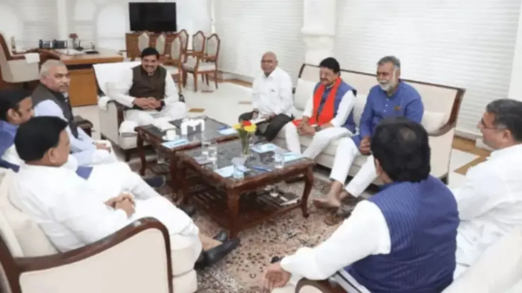 bhopal cm house meeting