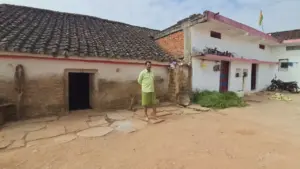 damoh patwari and surveyor showed house as Paddy crop