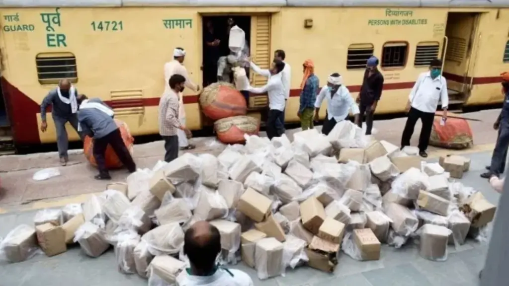 रेलवे ला रहा है ‘घर से घर तक’ पार्सल सेवा, अब मोबाइल ऐप से बुक होगा सामान, जानें कैसे काम करेगी यह सुविधा