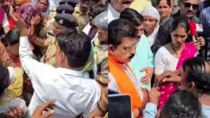 Sanitation workers' protest in Indore