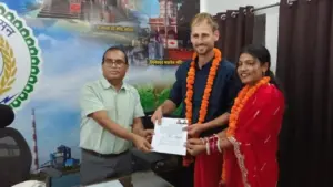 A young man from the Netherlands married a young woman from Chhattisgarh.